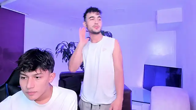 Snapshot of Spaceboys18 chatting on 10-03-25, 01:13 Spaceboys18 online show from 10-03-25, 01:13