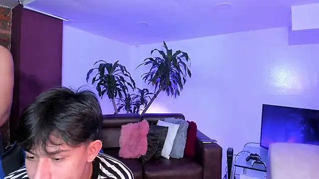 Snapshot of Spaceboys18 chatting on 10-15-25, 01:17 Spaceboys18 online show from 10-15-25, 01:17