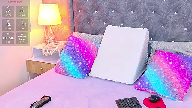 LiaTeylor online show from 10-22-25, 07:13