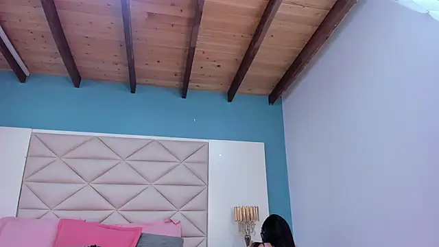 Snapshot of EliDurann chatting on 10-28-25, 12:30 EliDurann online show from 10-28-25, 12:30