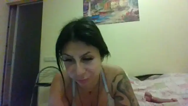 Snapshot of QueenMomyS chatting on 10-25-25, 08:36 QueenMomyS online show from 10-25-25, 08:36