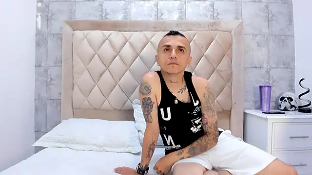 Snapshot of CharlotteAndSimon chatting on 10-01-25, 09:10 CharlotteAndSimon online show from 10-01-25, 09:10