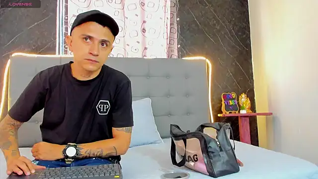 CharlotteAndSimon online show from 02-21-26, 02:07