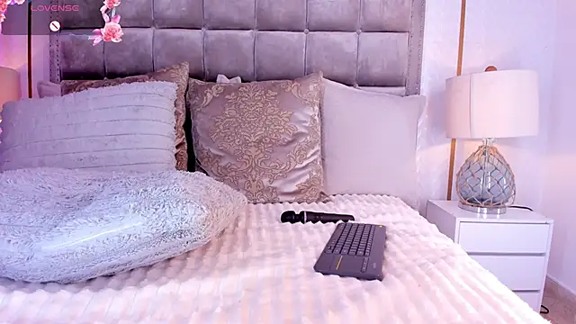 NaylaGrey online show from 04-25-26, 01:41