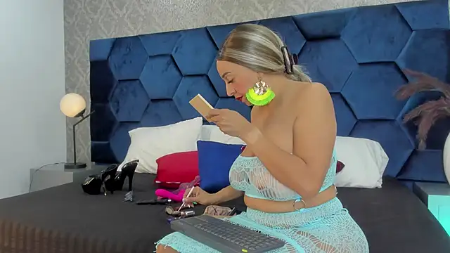 Angelina Roa online show from 01-15-26, 03:27