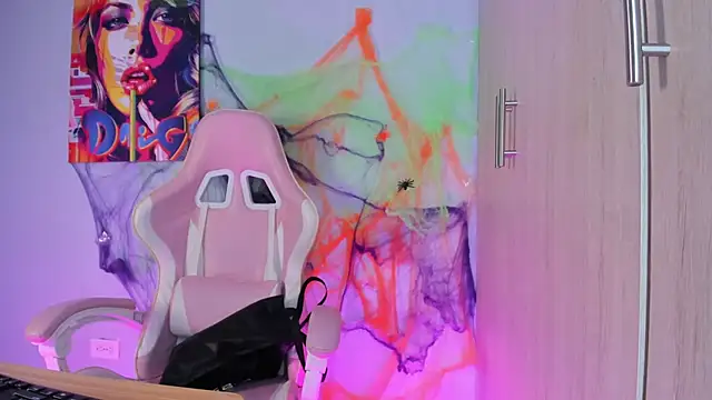 Athenea  fox online show from 10-28-25, 11:47