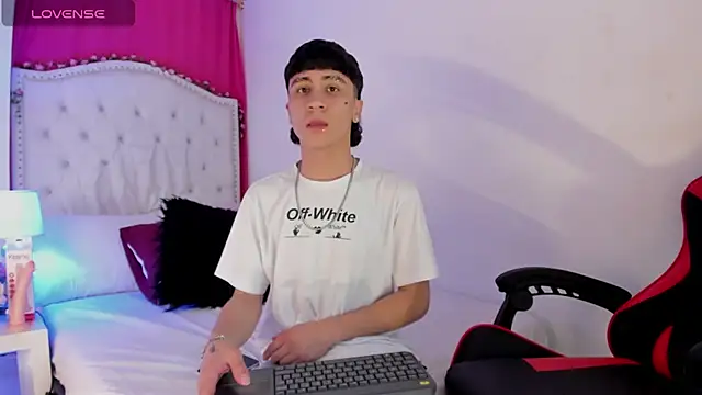 Snapshot of XaanderGrey chatting on 11-05-25, 07:36 XaanderGrey online show from 11-05-25, 07:36