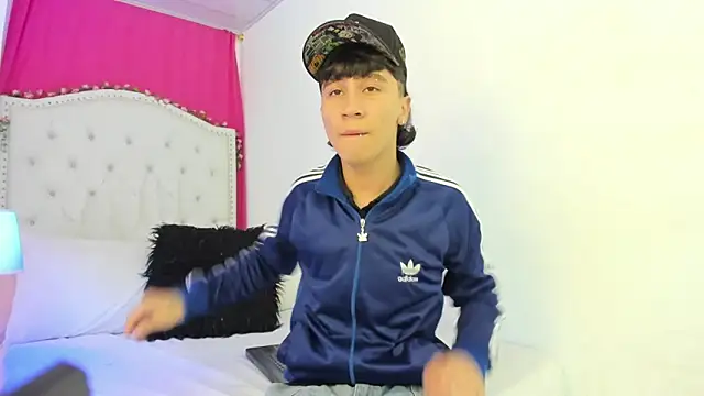 Snapshot of XaanderGrey chatting on 11-08-25, 07:45 XaanderGrey online show from 11-08-25, 07:45