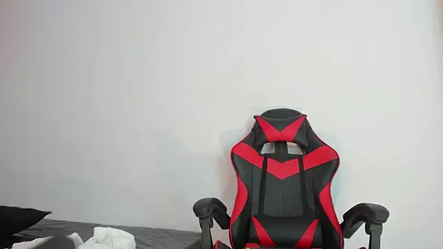 Snapshot of XaanderGrey chatting on 11-10-25, 07:24 XaanderGrey online show from 11-10-25, 07:24