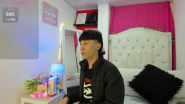 Snapshot of XaanderGrey chatting on 11-23-25, 11:32 XaanderGrey online show from 11-23-25, 11:32