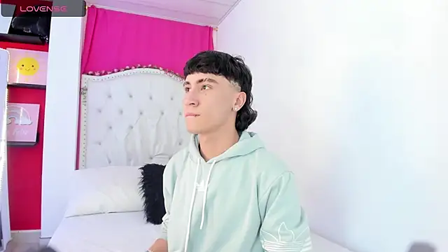 Snapshot of XaanderGrey chatting on 11-30-25, 07:51 XaanderGrey online show from 11-30-25, 07:51