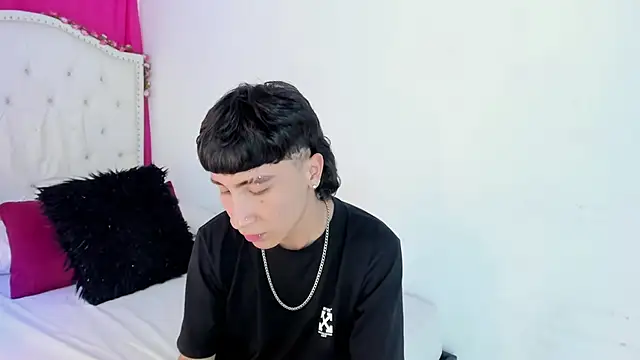 Snapshot of XaanderGrey chatting on 12-05-25, 07:10 XaanderGrey online show from 12-05-25, 07:10