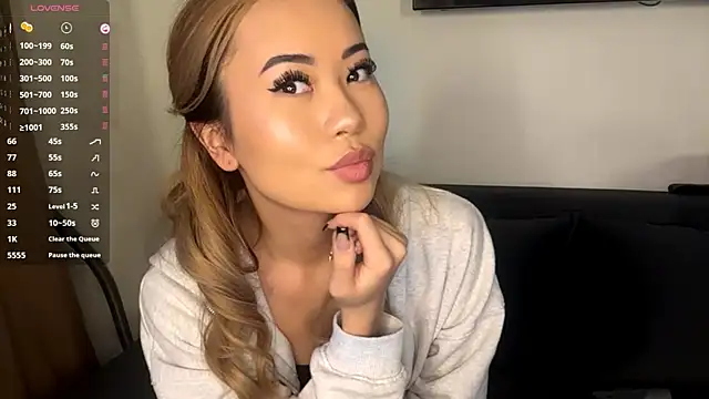 Ur neighbor Kira online show from 03-01-26, 12:51