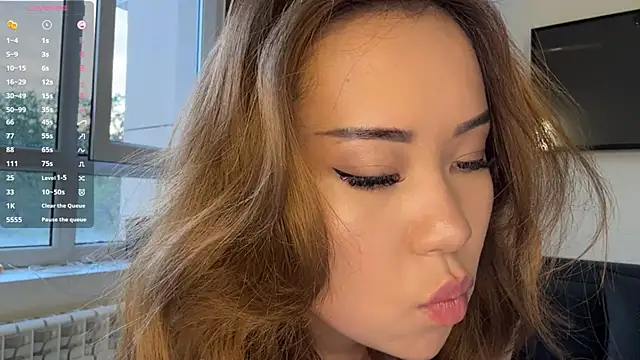 Ur neighbor Kira online show from 04-22-26, 01:23