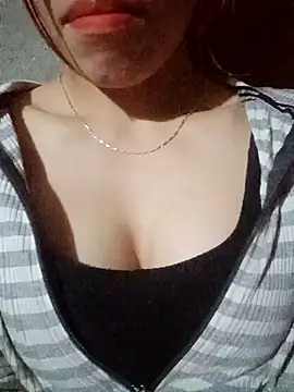 Snapshot of nhinhi-sexy chatting on 10-07-25, 06:05 nhinhi-sexy online show from 10-07-25, 06:05