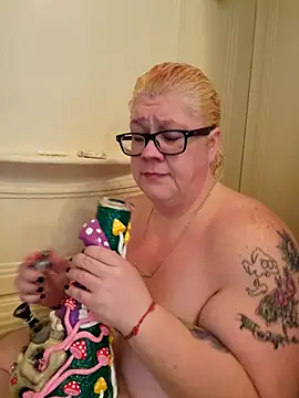 violentviolet68 online show from 12-19-25, 06:48