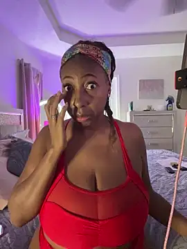 Snapshot of MadamGlam chatting on 10-02-25, 01:51 MadamGlam online show from 10-02-25, 01:51