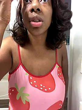 Snapshot of MadamGlam chatting on 10-10-25, 03:22 MadamGlam online show from 10-10-25, 03:22