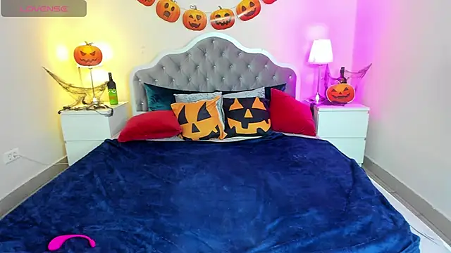 Snapshot of CamillaDreamer chatting on 10-28-25, 04:20 CamillaDreamer online show from 10-28-25, 04:20