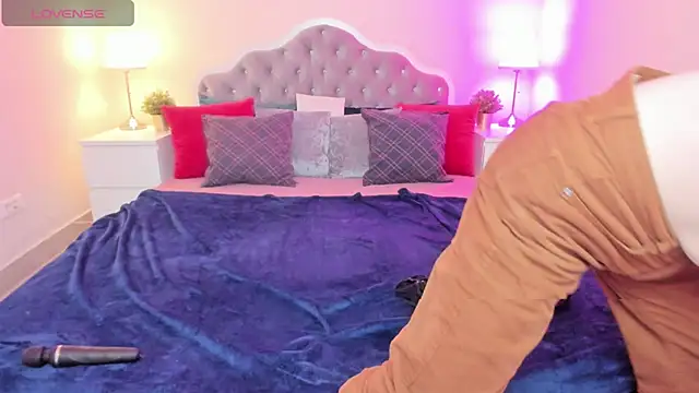 Snapshot of CamillaDreamer chatting on 11-02-25, 04:53 CamillaDreamer online show from 11-02-25, 04:53