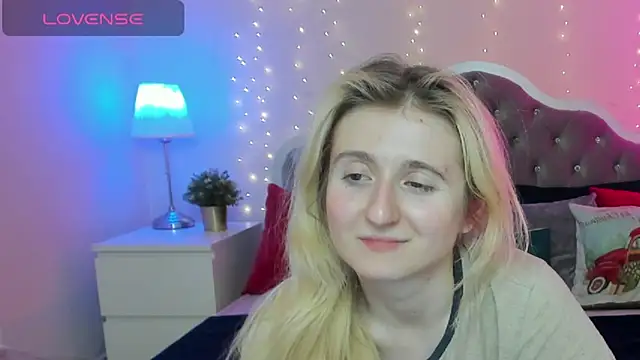 Snapshot of CamillaDreamer chatting on 12-01-25, 06:35 CamillaDreamer online show from 12-01-25, 06:35