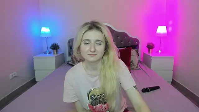 Snapshot of CamillaDreamer chatting on 12-03-25, 05:33 CamillaDreamer online show from 12-03-25, 05:33