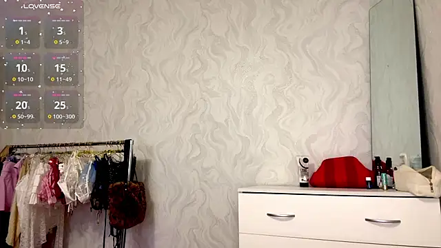 LindyEckland online show from 10-17-25, 12:19