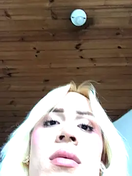 Snapshot of alexawinterrr chatting on 10-04-25, 10:08 alexawinterrr online show from 10-04-25, 10:08