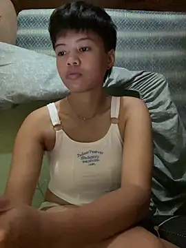 Snapshot of Obre17 chatting on 10-10-25, 02:54 Obre17 online show from 10-10-25, 02:54