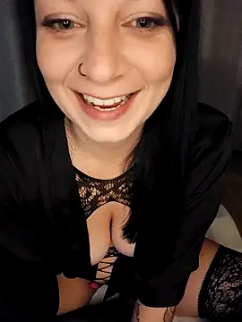 Snapshot of MieziMinz chatting on 10-20-25, 07:14 MieziMinz online show from 10-20-25, 07:14