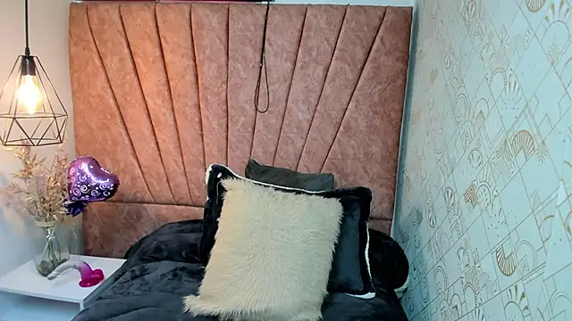 Snapshot of Issa_Milf__ chatting on 11-06-25, 01:01 Issa Milf online show from 11-06-25, 01:01