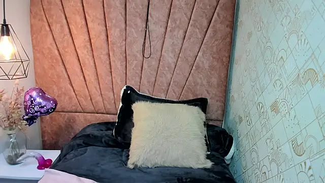 Snapshot of Issa_Milf__ chatting on 11-07-25, 01:22 Issa Milf online show from 11-07-25, 01:22