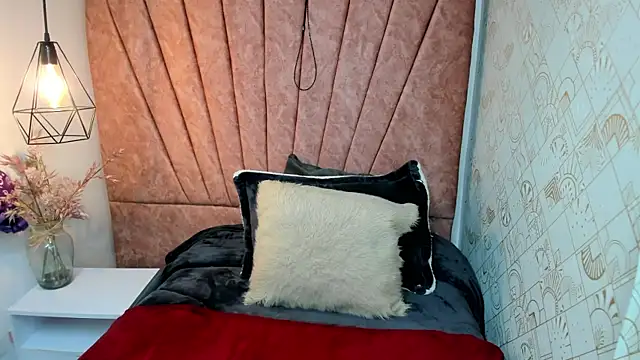 Snapshot of Issa_Milf__ chatting on 11-25-25, 01:22 Issa Milf online show from 11-25-25, 01:22