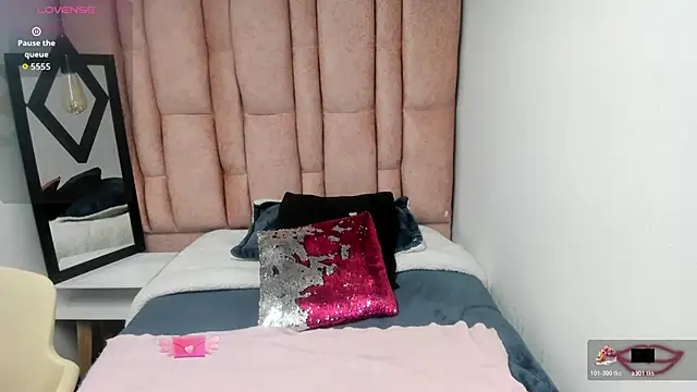 Snapshot of Issa_Milf__ chatting on 02-07-26, 11:36 Issa Milf online show from 02-07-26, 11:36