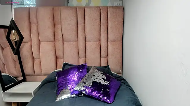 Snapshot of Issa_Milf__ chatting on 02-21-26, 01:01 Issa Milf online show from 02-21-26, 01:01