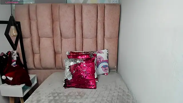 Issa Milf   online show from 04-14-26, 01:28