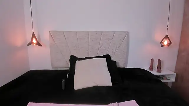 Issa Milf   online show from 04-23-26, 01:24