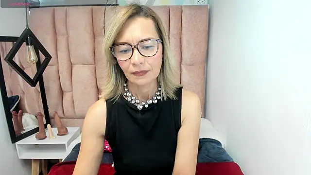 Issa Milf   online show from 04-29-26, 03:05