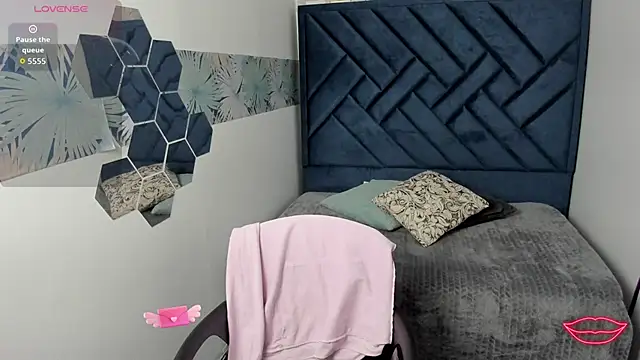 Valery More   online show from 02-05-26, 01:05