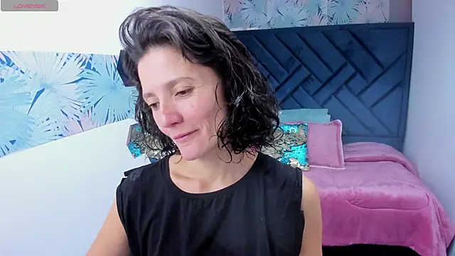 Snapshot of Valery_More__ chatting on 05-04-26, 01:07 Valery More online show from 05-04-26, 01:07