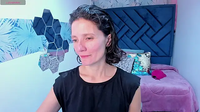 Snapshot of Valery_More__ chatting on 05-07-26, 01:16 Valery More online show from 05-07-26, 01:16