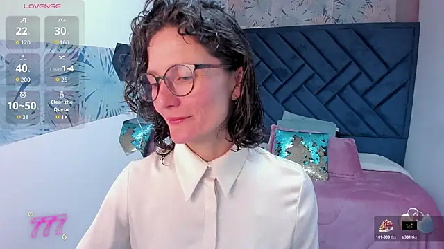 Snapshot of Valery_More__ chatting on 05-19-26, 12:11 Valery More online show from 05-19-26, 12:11