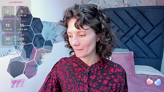 Snapshot of Valery_More__ chatting on 05-20-26, 01:06 Valery More online show from 05-20-26, 01:06
