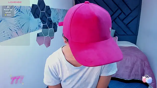 Snapshot of Valery_More__ chatting on 05-30-26, 01:19 Valery More online show from 05-30-26, 01:19
