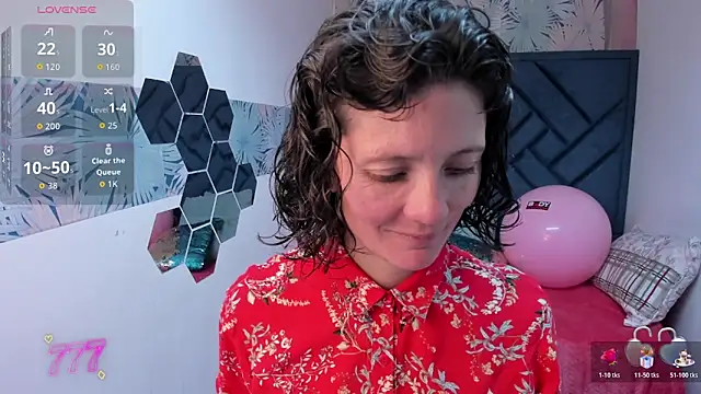 Snapshot of Valery_More__ chatting on 06-11-26, 01:53 Valery More online show from 06-11-26, 01:53
