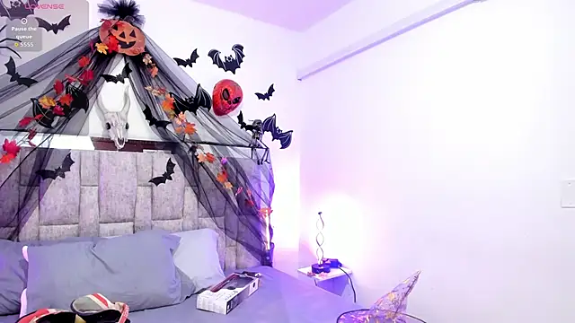 Snapshot of Misaki_Kai chatting on 10-30-25, 06:59 Misaki Kai online show from 10-30-25, 06:59