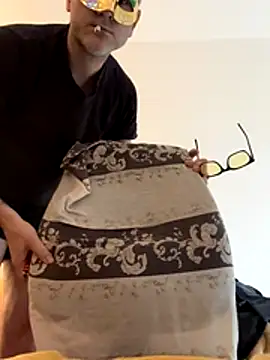 Snapshot of Chinolow chatting on 11-27-25, 07:27 Chinolow online show from 11-27-25, 07:27