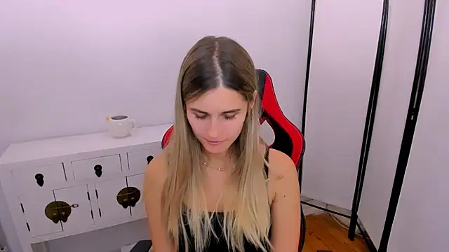 CatrinAmore online show from 10-12-25, 04:44