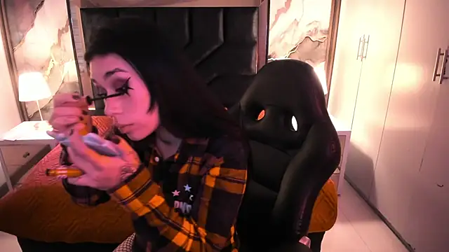 SusanVilla online show from 11-21-25, 08:18