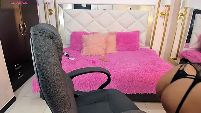 Snapshot of i_kristi chatting on 10-18-25, 07:47 i kristi online show from 10-18-25, 07:47